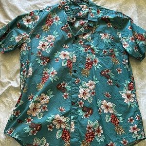 A colorful medium sized men’s dress shirt from Coofandy